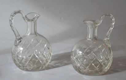 null Paire de carafes en cristal SAINT LOUIS

Haut.: 25 cm (égrenures)