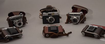 null Ensemble de six appareils photographiques Kodak divers, en l'état. Appareil...
