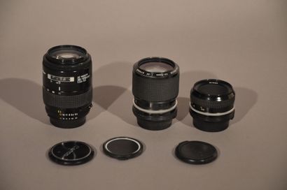 null Ensemble de trois objectifs Nikon : un Nikon Nikkor 2/50 mm, un Nikon Zoom-Nikkor...