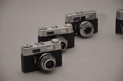null Ensemble de six appareils photographiques VOIGTLANDER divers : deux Voigtländer...
