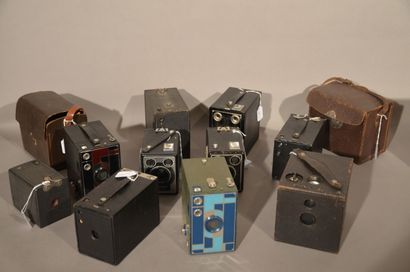 null Ensemble de dix appareils photographiques Kodak diverses. En l'état.