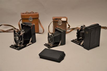 null Camera, small camera. Set of three miscellaneous cameras. Demaria-Lapierre Caleb...
