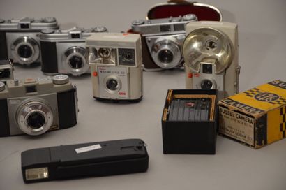 null Set of about fifteen various Kodak cameras, in the state : Retina I b (case),...