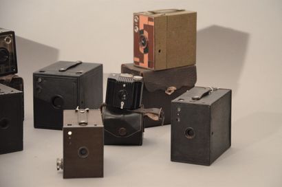 null Set of ten miscellaneous Kodak cameras. As is.