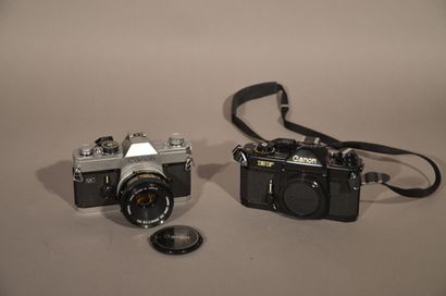 null Ensemble de deux appareils Canon : boîtier Canon EF sans objectif et un Canon...