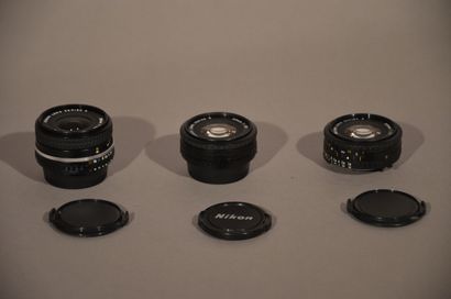 null Ensemble de trois objectifs Nikon Series E : deux Nikon 1.8/50 mm et un Nikon...