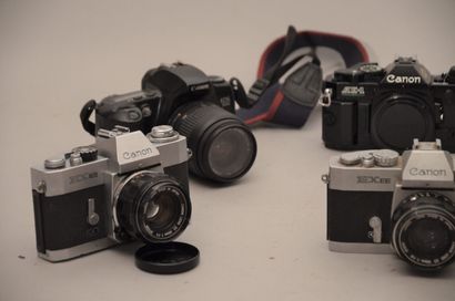 null Ensemble de six appareils photographiques divers Canon, en l'état : Canon AE-1...