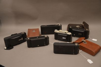 null Ensemble de six appareils photographiques à soufflet Kodak divers : Kodak folding...