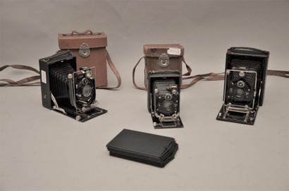null Camera, small camera. Set of three miscellaneous cameras. Demaria-Lapierre Caleb...