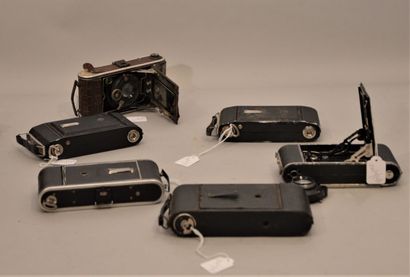 null Set of six miscellaneous bellows cameras. Photo-Plait folding camera (H. Roussel...