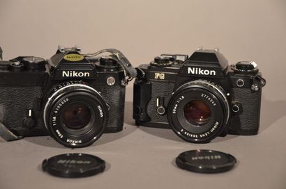 null Ensemble de deux appareils Nikon. Boitier Nikon FE avec objectif Nikkor 1.8/50...