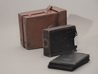 null Camera, small camera. Set of two miscellaneous bellows cameras. H. Ernemann...