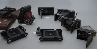null Set of six Kodak bellows cameras. Two Folding No. 1 Kodak Junior (autographic),...