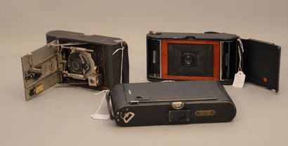 null Set of three large cameras with various bellows. Ica Nixe 595 folding camera...