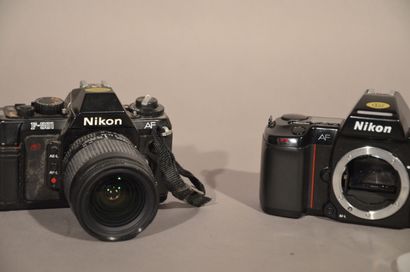 null Ensemble de deux appareils Nikon : boîtier Nikon AF F-501 avec objectif Nikon...