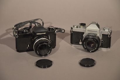 null Ensemble de deux appareils Nikon. Boitier Nikkormat FT2 (chromé) avec objectif...