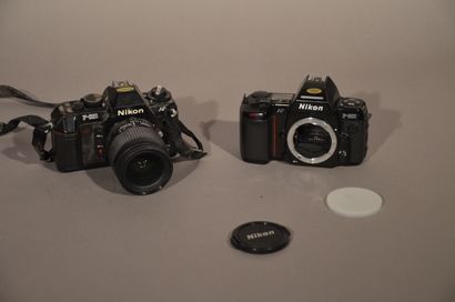 null Ensemble de deux appareils Nikon : boîtier Nikon AF F-501 avec objectif Nikon...