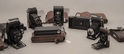null Ensemble de huit appareils photographiques à soufflet Kodak et divers, en l'état...