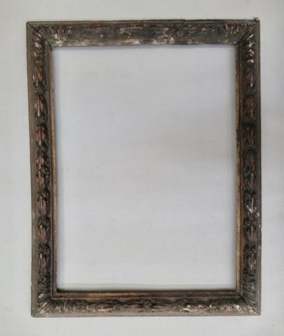 null Carved wood frame, formerly gilded with acanthus leaves and laurel alternating...