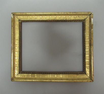 null Wooden frame and gilded paste, decorated with grapes of petles, stripes alternating...
