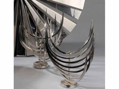 XAVIER-FEAL (XXème siècle) XAVIER-FEAL (XXème siècle) Paire de chandeliers en acier...