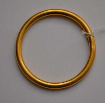null Bracelet jonc en or jaune 18K 750‰, de forme ronde sans fermoir.

Bosses.

Diamètre...