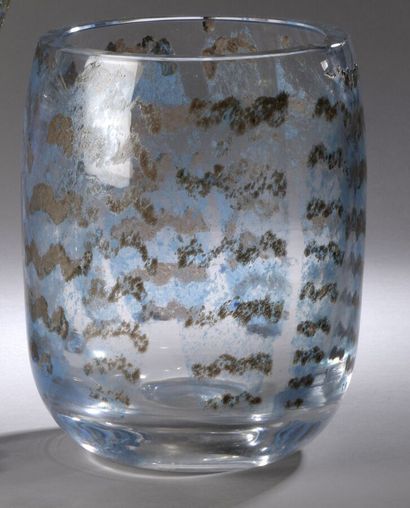 null *Ecole moderne

Vase cylindrique en verre incolore à salissures intercalaires...