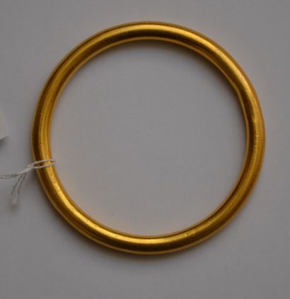 null Bracelet jonc en or jaune 18K 750‰, de forme ronde sans fermoir.

Bosses.



Diamètre...