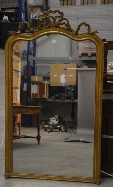 null Miroir en bois doré style Louis XV (accidents)

119 x 84 cm