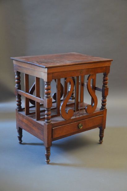null Petit meuble à partitions en bois verni, fin XIXème