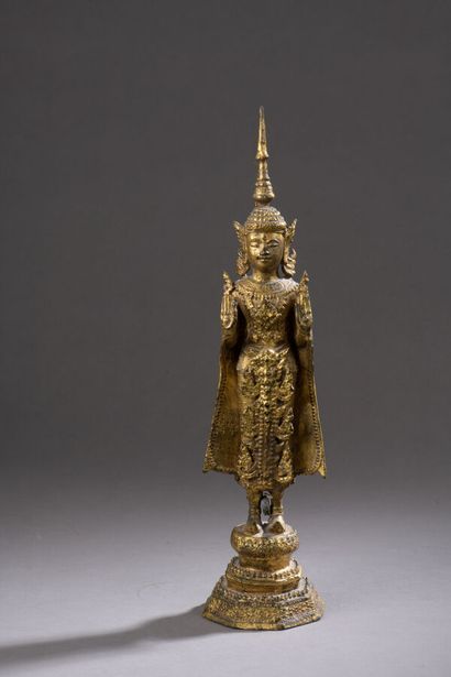 null Statuette de bouddha en bronze doré, debout sur un socle octogonal, les mains...
