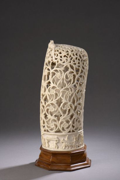 null Subject in carved ivory, Buddha surrounded by a net with floral decoration....