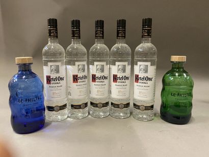 null 7 bottles : VODKA RETEL ONE and LE PHILTRE