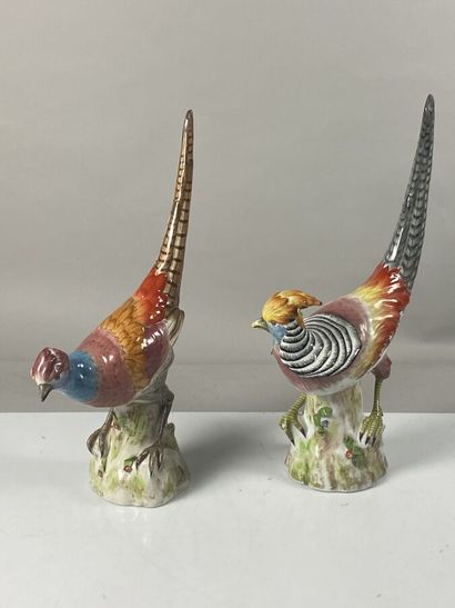 null Couple of pheasants on a promontory in porcelain with polychrome decoration....