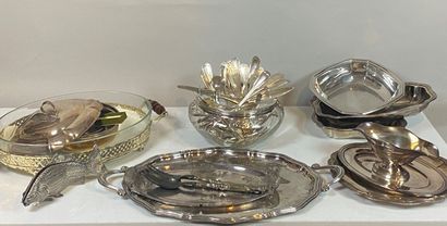 Strong Lot in silver plated metal including:
Centerpiece,...