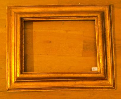 null Cadre à profil renversé en bois mouluré et doré Italie, XVIIème siècle (restaurations)...