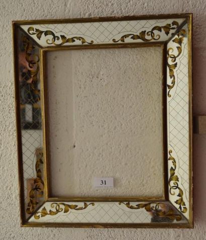 null Cadre en bois mouluré et doré avec miroir peint en pare close Circa 1950 22...