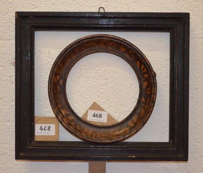 null Cadre en bois mouluré et noirci Début du XIXème siècle 20,8 x 25,6 cm - Profil:...