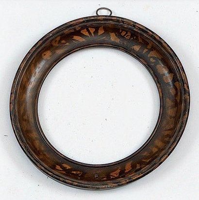 null Cadre en bois mouluré et noirci Début du XIXème siècle 20,8 x 25,6 cm - Profil:...