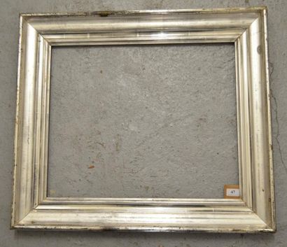 null Cadre en bois mouluré et argenté XIXème siècle 48,5 x 58,5 cm - Profil:10 cm...