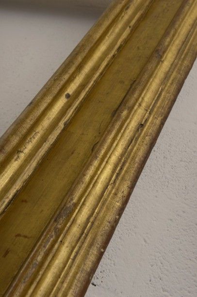 null Cadre à profil renversé en bois mouluré et doré Italie, début du XVIIème siècle...
