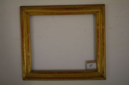 null Cadre en noyer mouluré et doré XIXème siècle (recoupé) 22,2 x 25,9 cm - Profil:...