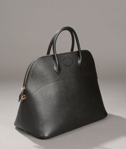 HERMÈS Paris made in France Sac "Bolide" de voyage 44cm en cuir noir, attaches et...