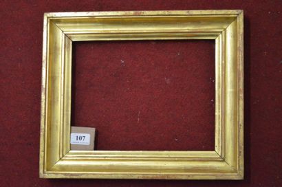 null Gorge en bois mouluré et doré. Fin du XVIIIème siècle. 21,2 x 27,7 cm - Profil:...
