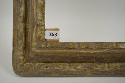 null Cadre à profil renversé en bois sculpté et argenté. Italie, XVIIème siècle....
