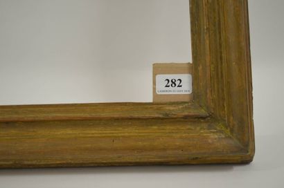 null Cadre en bois mouluré. Italie, XVIIIème siècle. (repeint). 53,8 x 64,4 cm -...