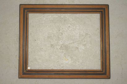 null Cadre en bois mouluré et teinté. XVIIème siècle. 63 x 80,5 cm - Profil: 10 cm...