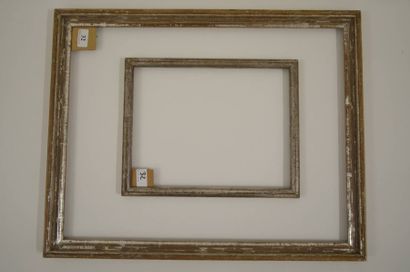 null Cadre en bois mouluré et argenté. XIXème siècle. 43,3 x 56 cm - Profil: 3,5...
