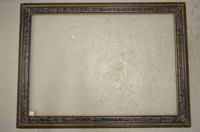 null Cadre à profil renversé en chêne mouluré peint et doré. Hollande, XVIIème siècle....