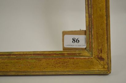 null Baguette plate en bois mouluré et doré. Epoque Louis XVI. (usures). 45,5 x 55,8...